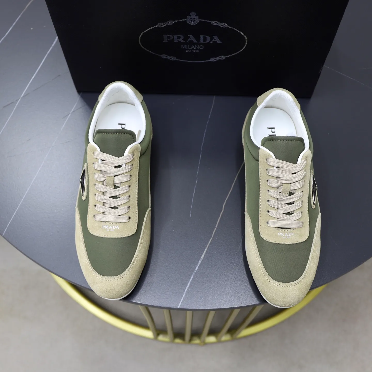 Men's shoes: 440💰🙅‍♂️🙅‍♂️🙅‍♂️ Brand: PRADA Standard code: 38–44 (45 can be customized) Level: Same as the official website Material: Original fabric Comfortable and breathable lining Lightweight and wear-resistant outsole Style category: Men's fashionable casual shoes and boots Running sneakers Distinguished luxury brand elements Top luxury Color: actual picture color